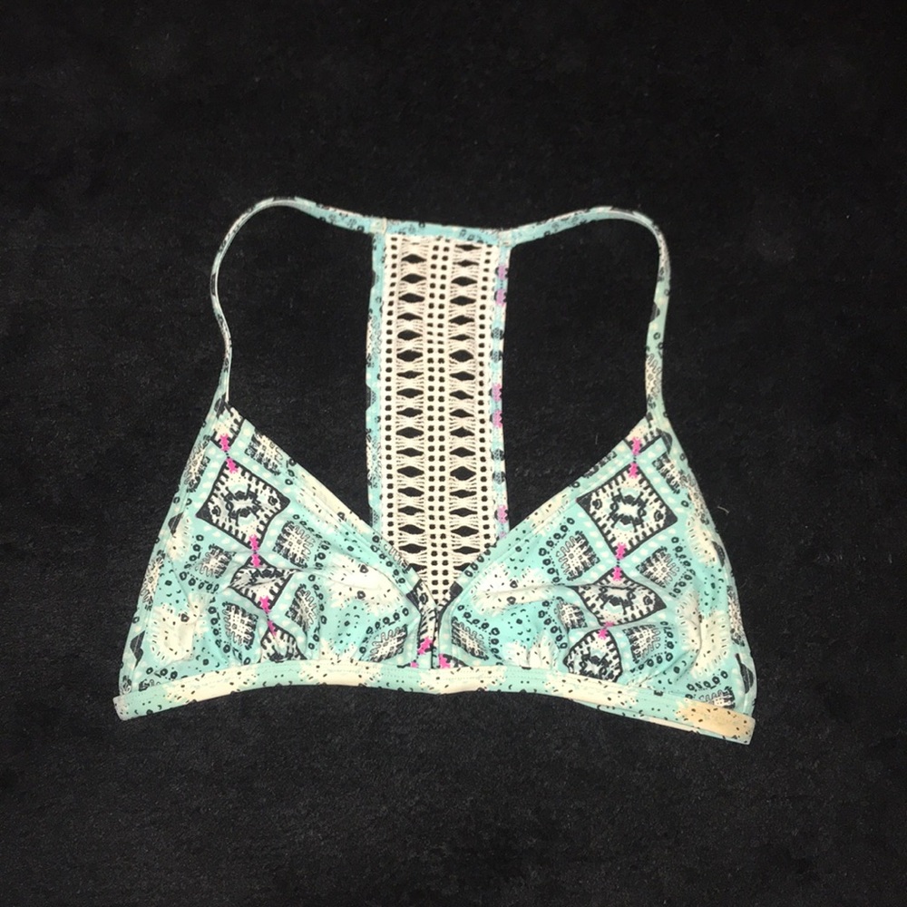 MOSSIMO patterned bikini top with detailed back.